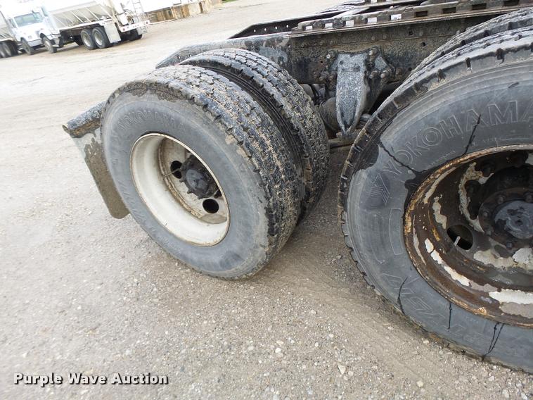 image for item DA3423 1998 Freightliner Century Class semi truck