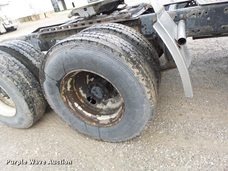 image for item DA3423 1998 Freightliner Century Class semi truck