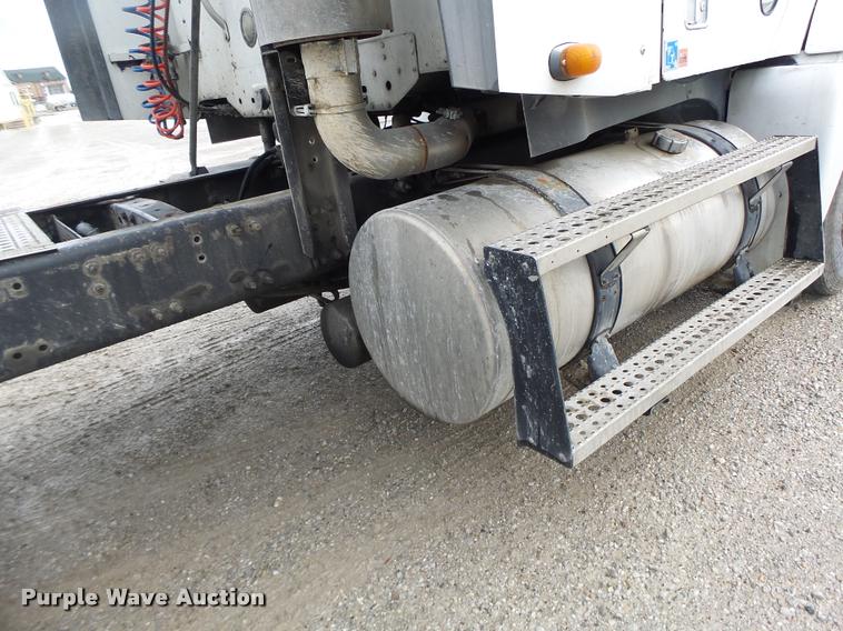 image for item DA3423 1998 Freightliner Century Class semi truck