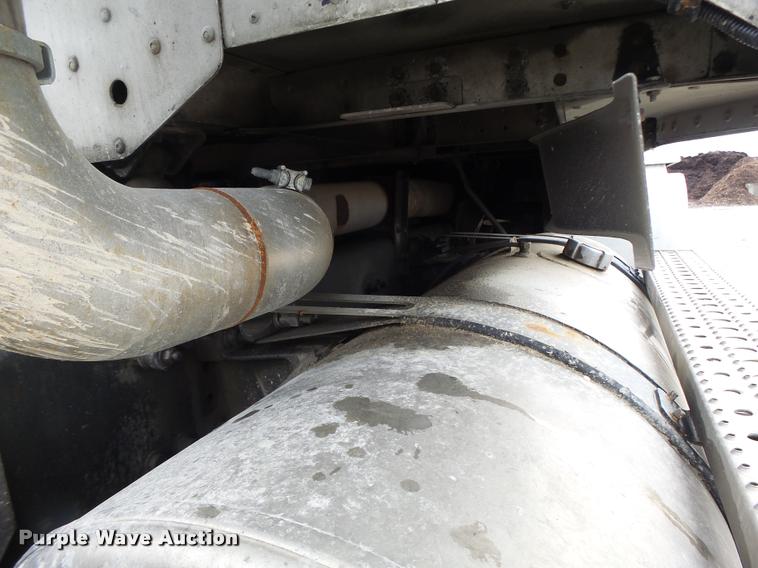 image for item DA3423 1998 Freightliner Century Class semi truck