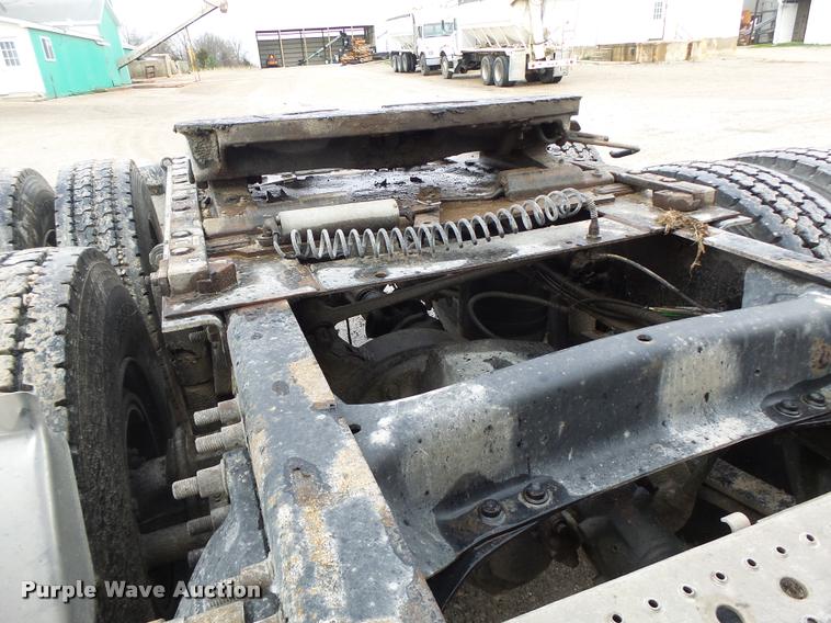 image for item DA3423 1998 Freightliner Century Class semi truck