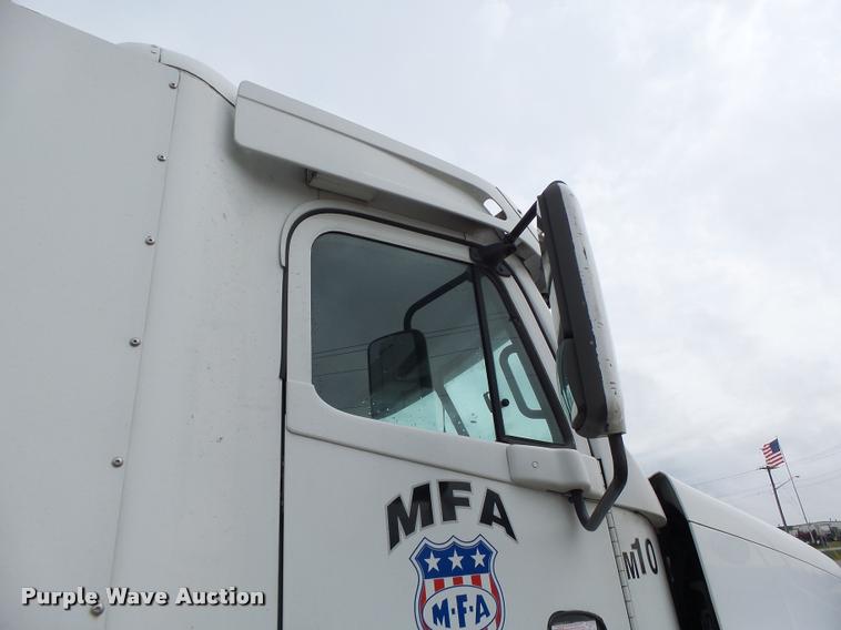 image for item DA3423 1998 Freightliner Century Class semi truck