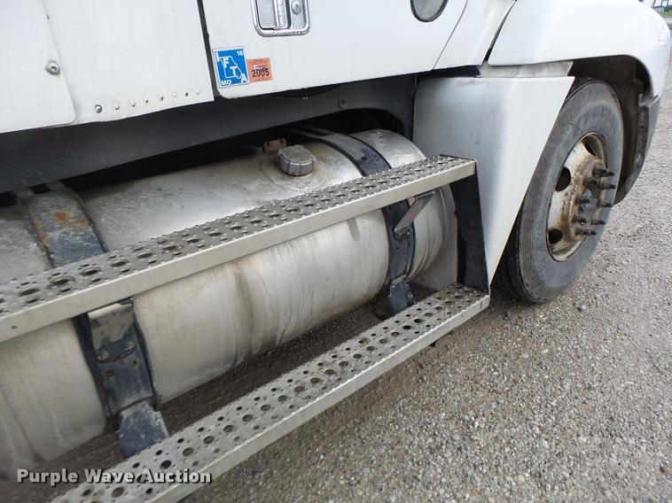 image for item DA3423 1998 Freightliner Century Class semi truck