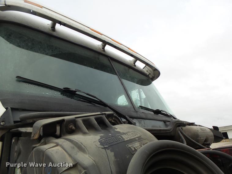 image for item DA3423 1998 Freightliner Century Class semi truck