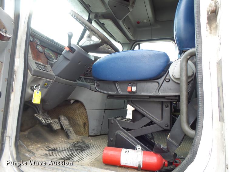 image for item DA3423 1998 Freightliner Century Class semi truck