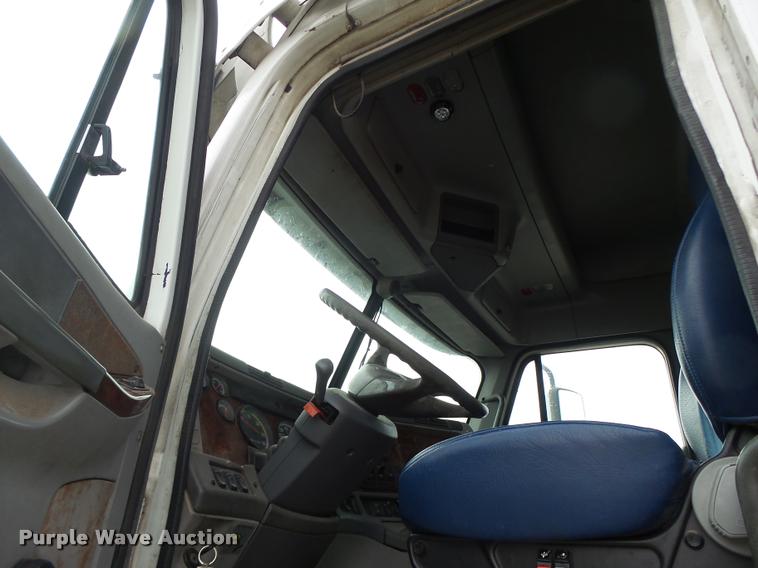 image for item DA3423 1998 Freightliner Century Class semi truck