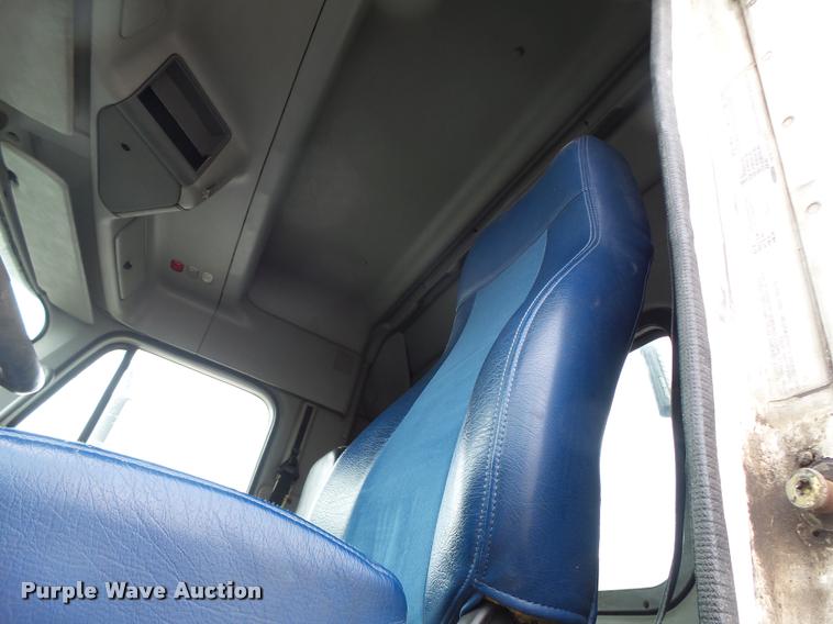 image for item DA3423 1998 Freightliner Century Class semi truck