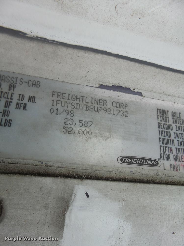 image for item DA3423 1998 Freightliner Century Class semi truck