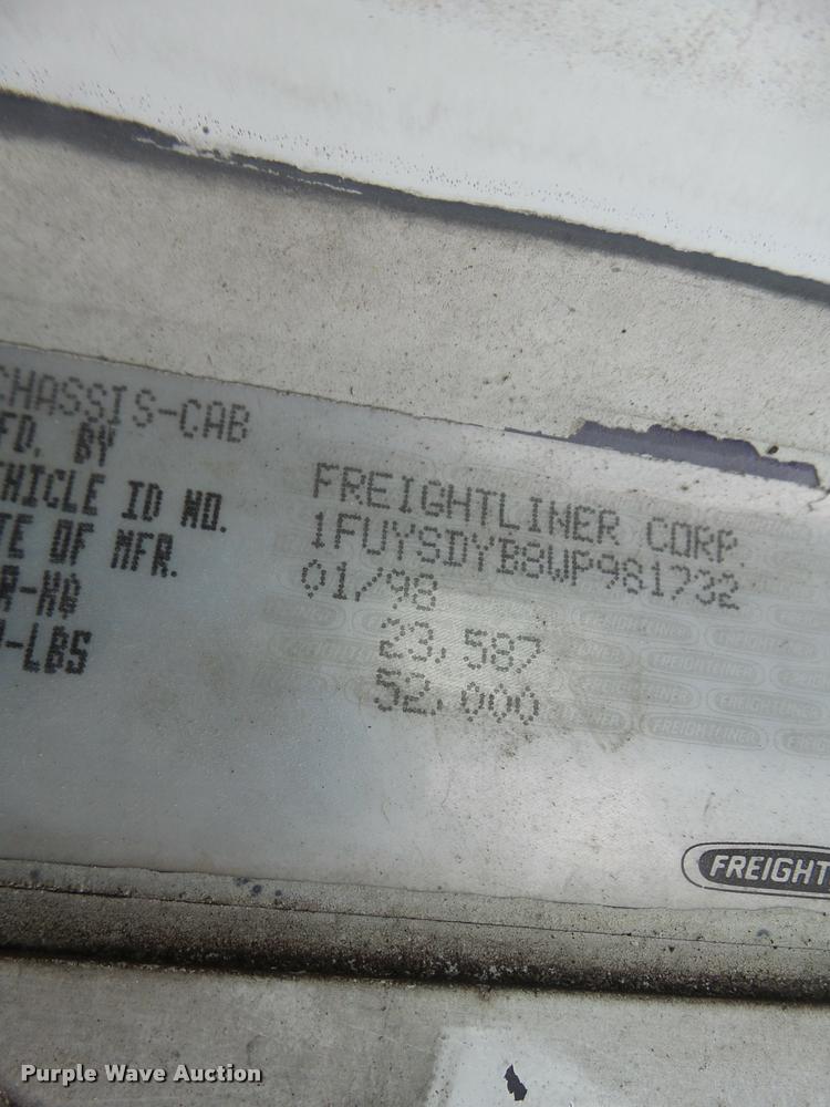 image for item DA3423 1998 Freightliner Century Class semi truck