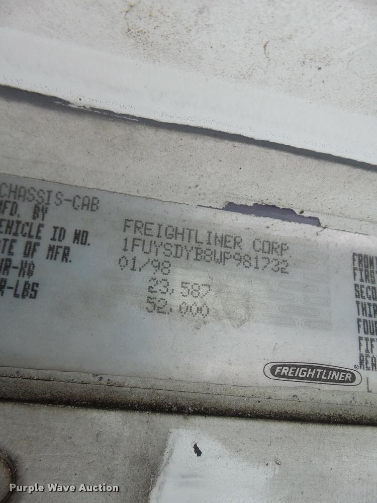 image for item DA3423 1998 Freightliner Century Class semi truck