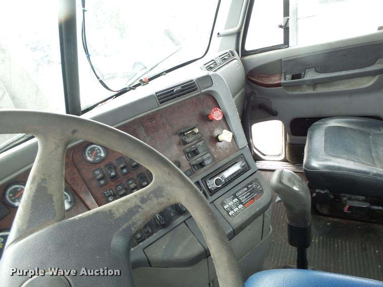 image for item DA3423 1998 Freightliner Century Class semi truck