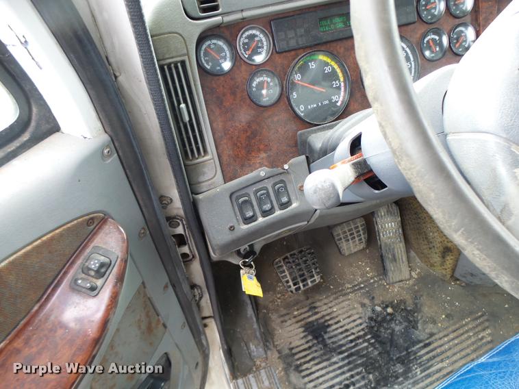 image for item DA3423 1998 Freightliner Century Class semi truck