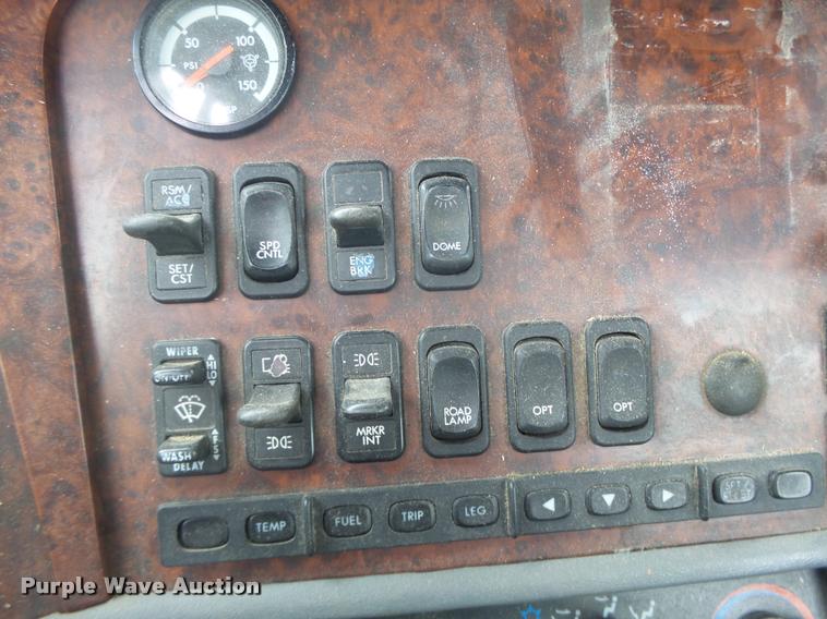 image for item DA3423 1998 Freightliner Century Class semi truck