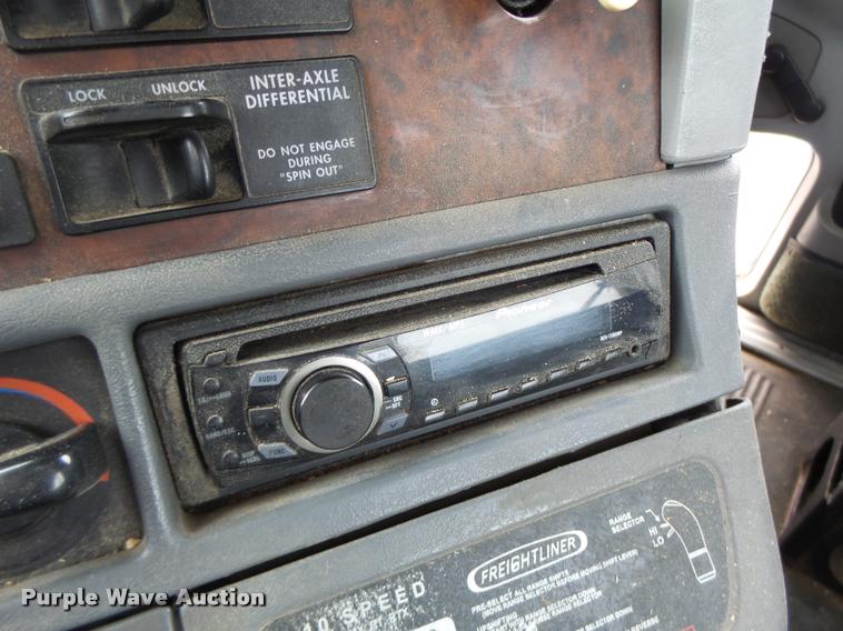 image for item DA3423 1998 Freightliner Century Class semi truck