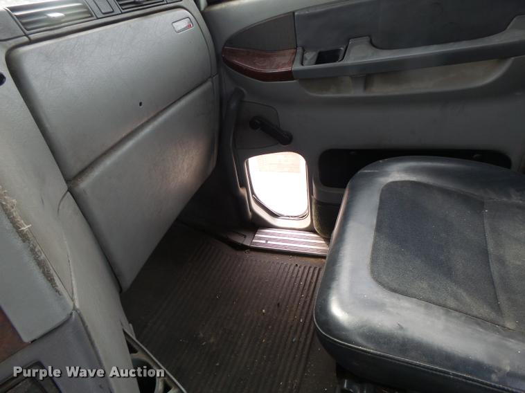 image for item DA3423 1998 Freightliner Century Class semi truck