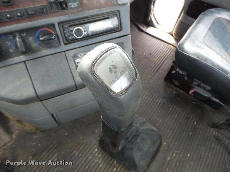 image for item DA3423 1998 Freightliner Century Class semi truck