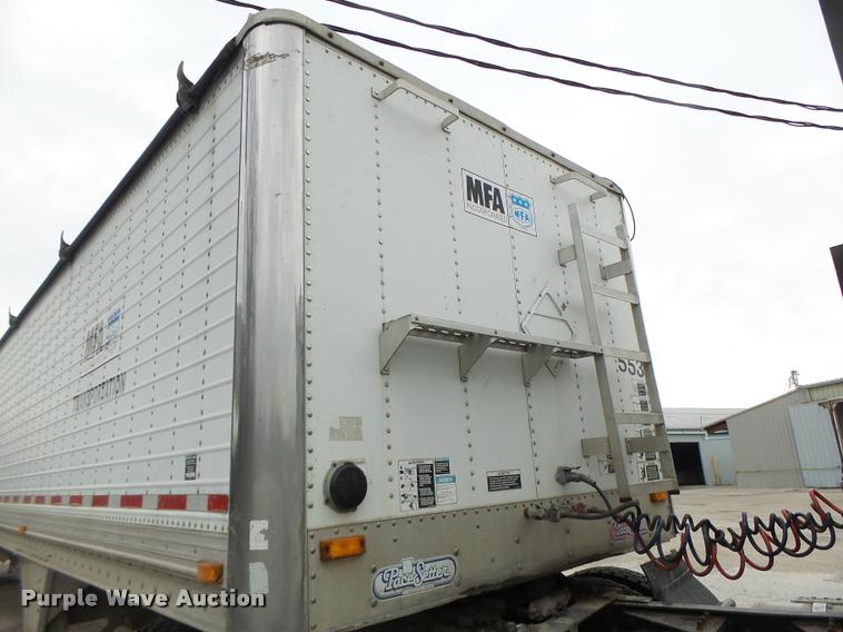 image for item DA3428 1998 Wilson DWH-400 double hopper grain trailer
