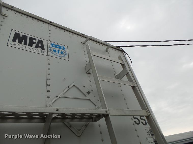 image for item DA3428 1998 Wilson DWH-400 double hopper grain trailer