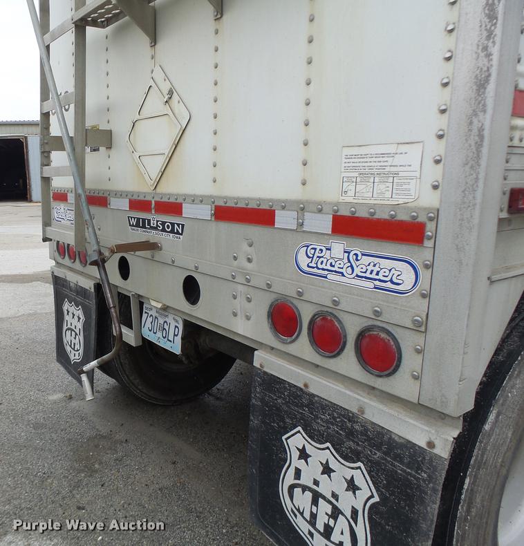 image for item DA3428 1998 Wilson DWH-400 double hopper grain trailer