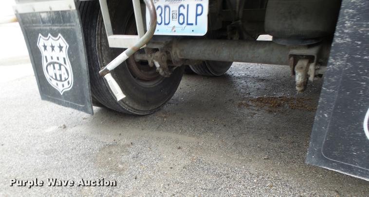 image for item DA3428 1998 Wilson DWH-400 double hopper grain trailer