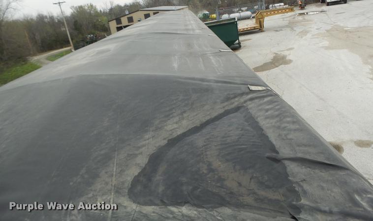 image for item DA3428 1998 Wilson DWH-400 double hopper grain trailer