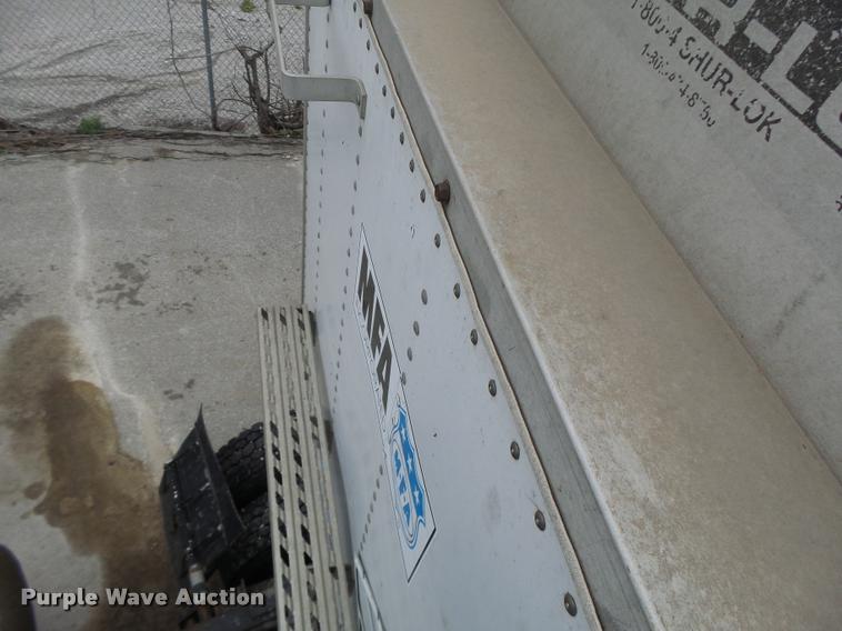 image for item DA3428 1998 Wilson DWH-400 double hopper grain trailer