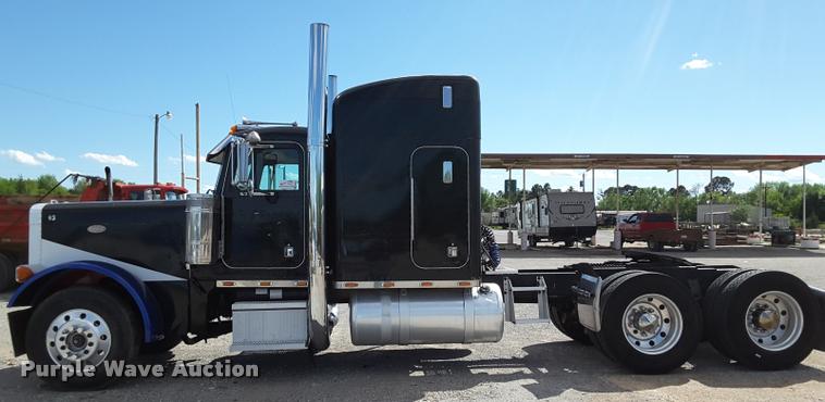 image for item DA6014 1996 Peterbilt 379 semi truck
