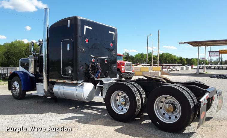 image for item DA6014 1996 Peterbilt 379 semi truck