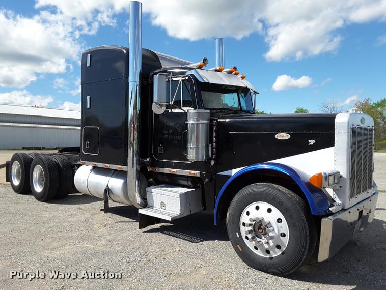 image for item DA6014 1996 Peterbilt 379 semi truck