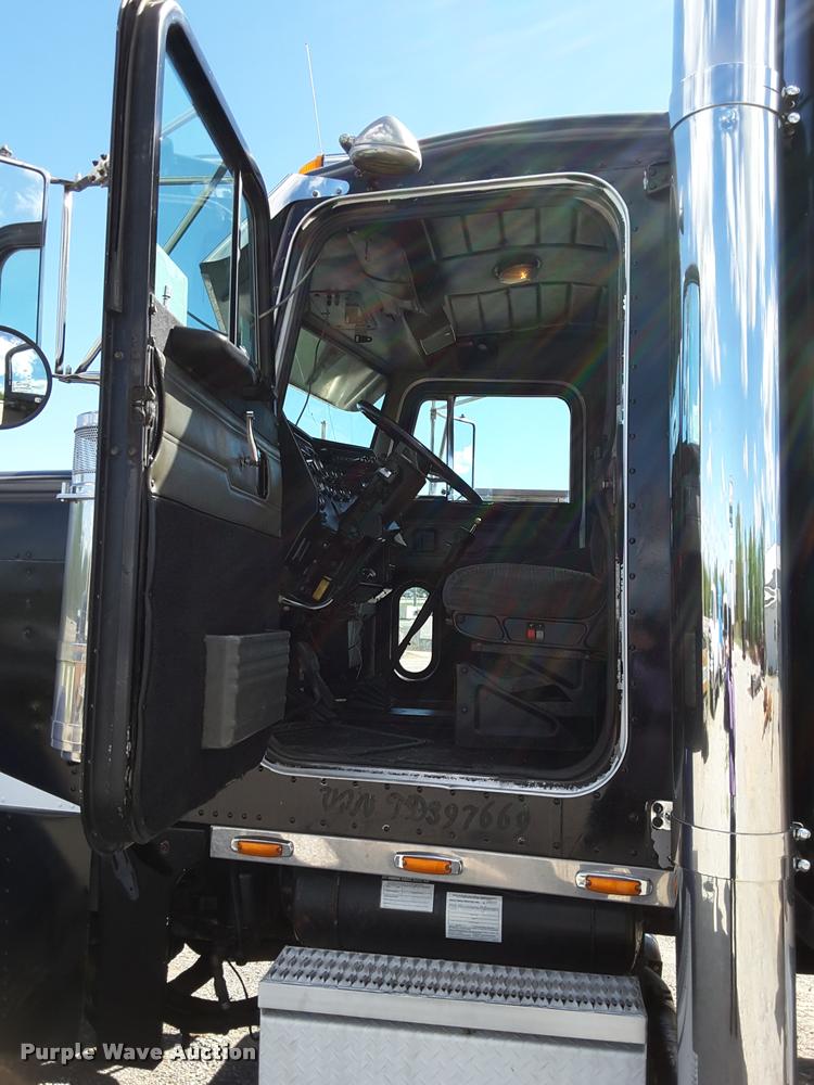 image for item DA6014 1996 Peterbilt 379 semi truck