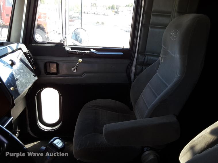 image for item DA6014 1996 Peterbilt 379 semi truck