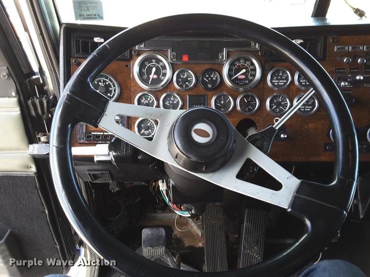 image for item DA6014 1996 Peterbilt 379 semi truck