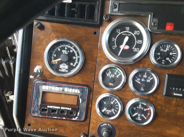 image for item DA6014 1996 Peterbilt 379 semi truck