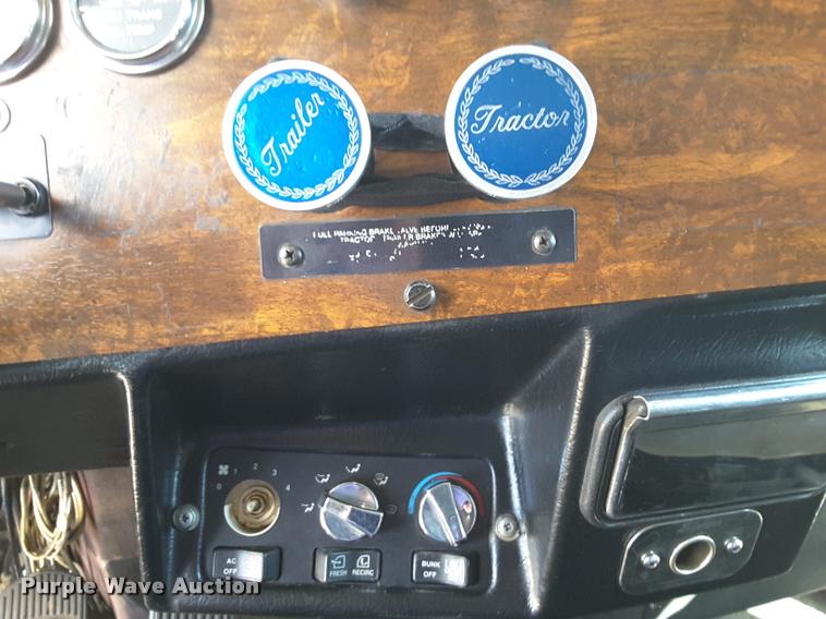 image for item DA6014 1996 Peterbilt 379 semi truck