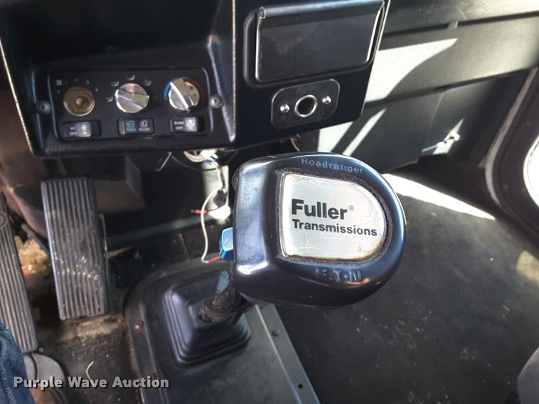 image for item DA6014 1996 Peterbilt 379 semi truck