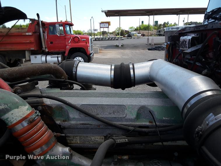 image for item DA6014 1996 Peterbilt 379 semi truck