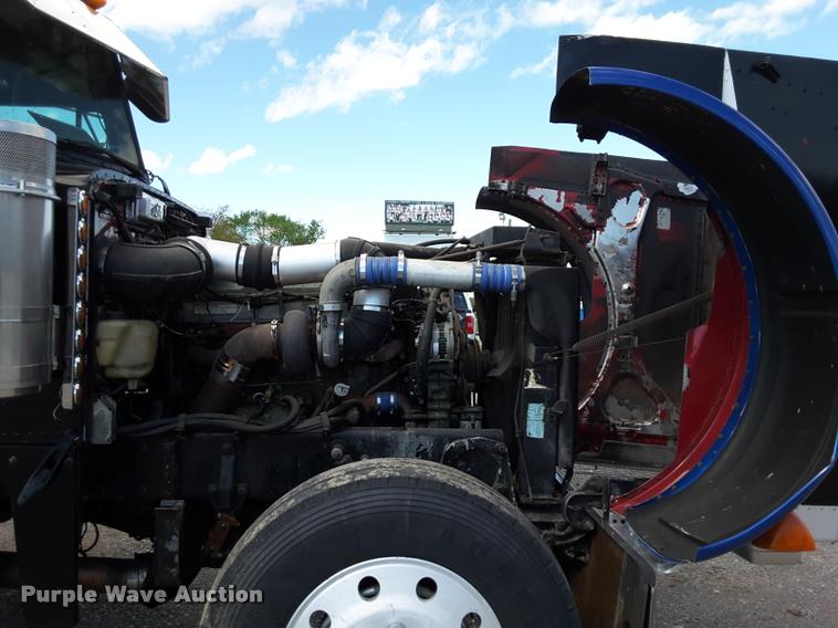 image for item DA6014 1996 Peterbilt 379 semi truck