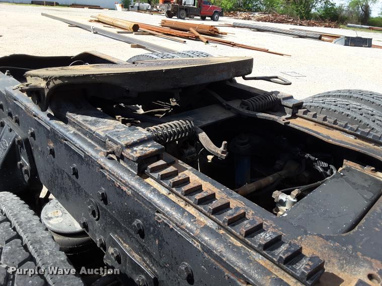 image for item DA6014 1996 Peterbilt 379 semi truck