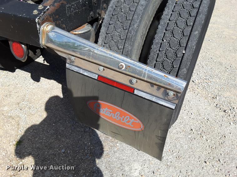image for item DA6014 1996 Peterbilt 379 semi truck