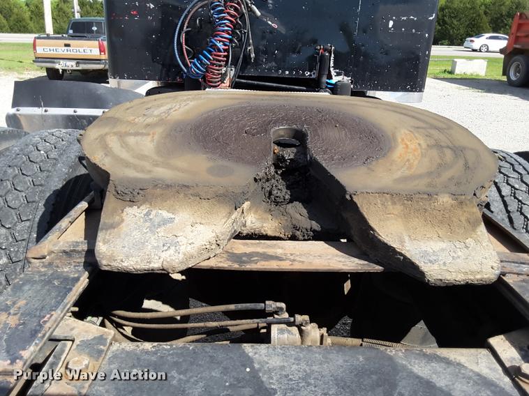 image for item DA6014 1996 Peterbilt 379 semi truck