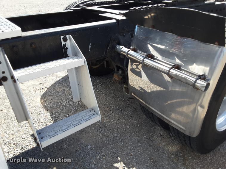 image for item DA6014 1996 Peterbilt 379 semi truck