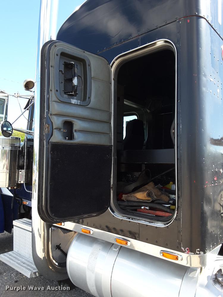 image for item DA6014 1996 Peterbilt 379 semi truck
