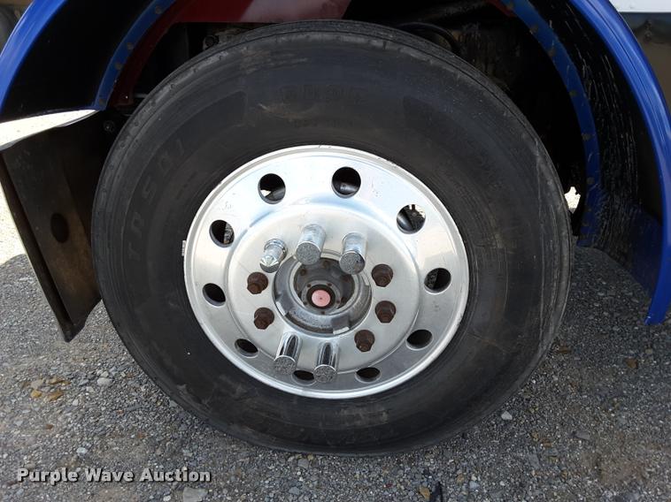 image for item DA6014 1996 Peterbilt 379 semi truck