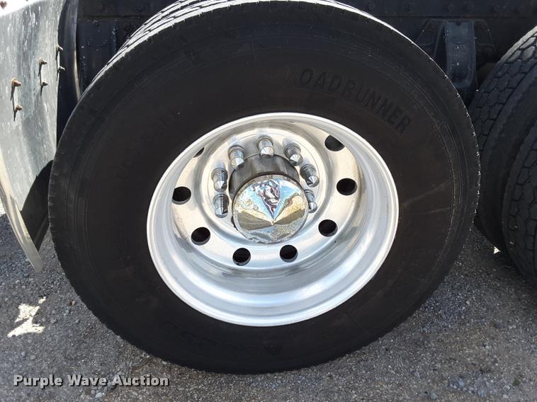 image for item DA6014 1996 Peterbilt 379 semi truck