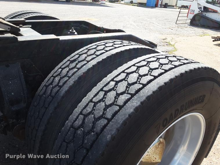 image for item DA6014 1996 Peterbilt 379 semi truck