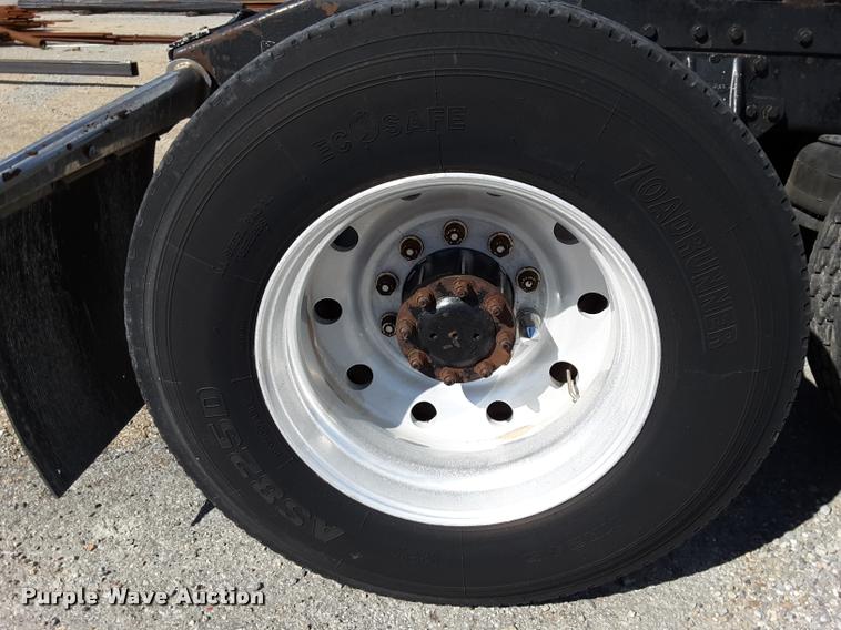 image for item DA6014 1996 Peterbilt 379 semi truck