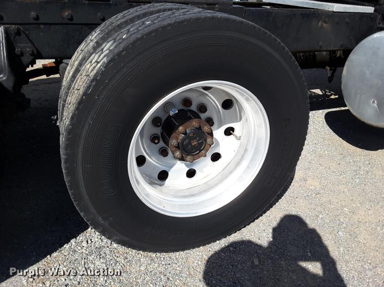 image for item DA6014 1996 Peterbilt 379 semi truck