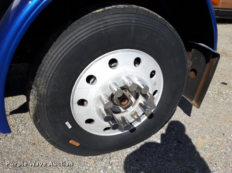 image for item DA6014 1996 Peterbilt 379 semi truck