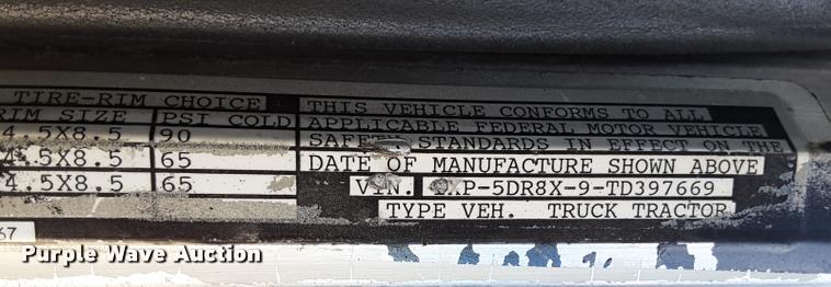 image for item DA6014 1996 Peterbilt 379 semi truck