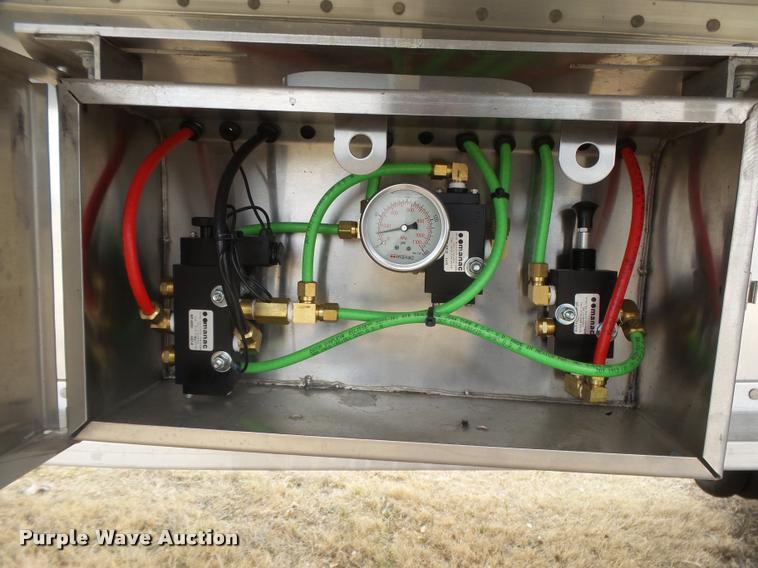 image for item DB1980 2016 Manac 10248B039 flatbed trailer